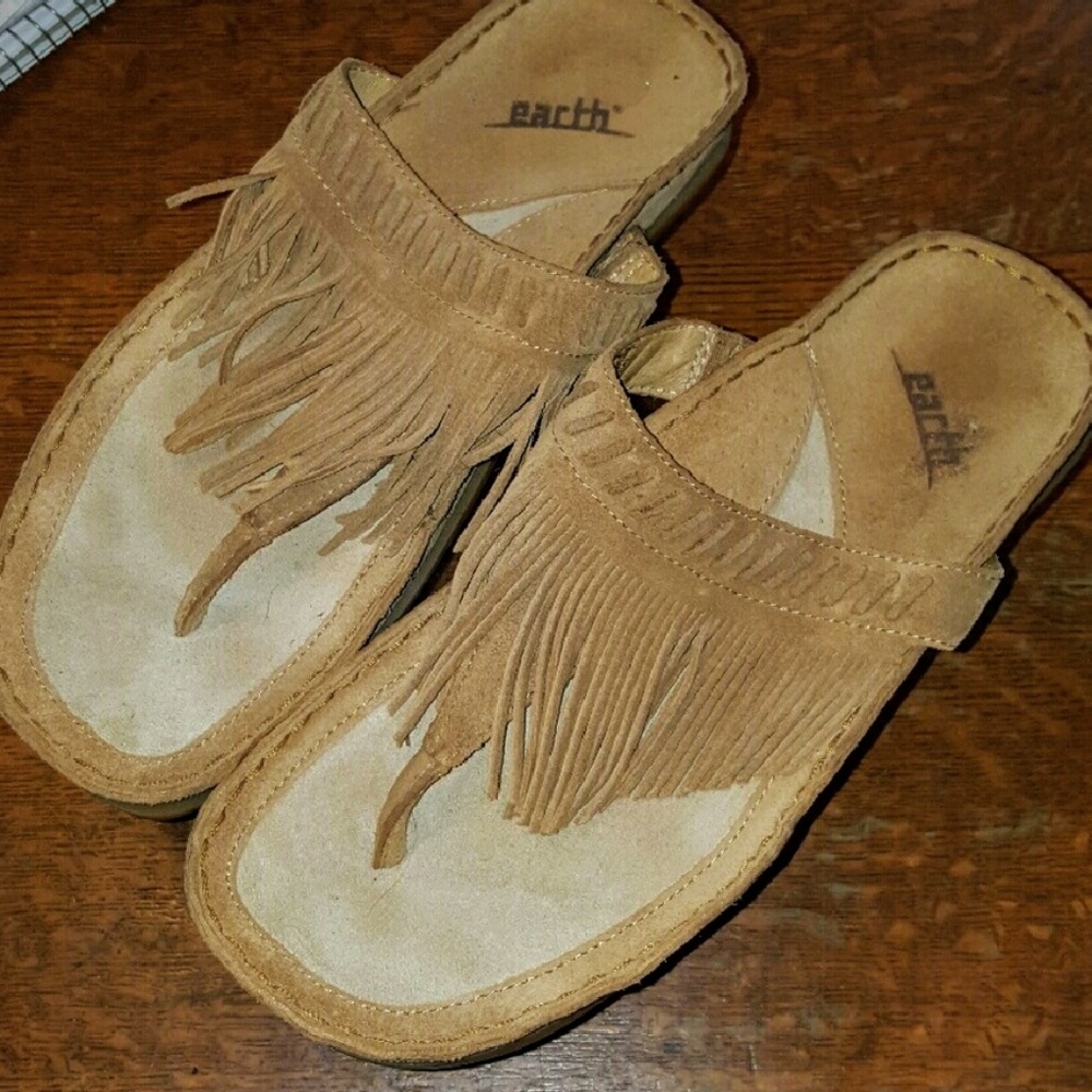 Earth fringe sandals
